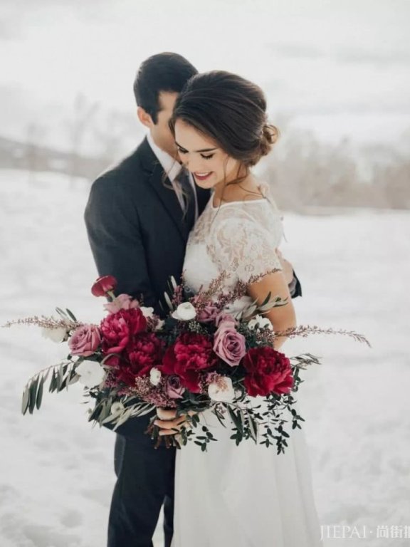 冬季冰雪自带香气?巧用花艺让整场婚礼光芒闪耀