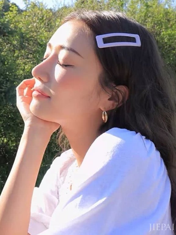 童年常见的彩色发卡,竟然能夹出10+种时髦发型