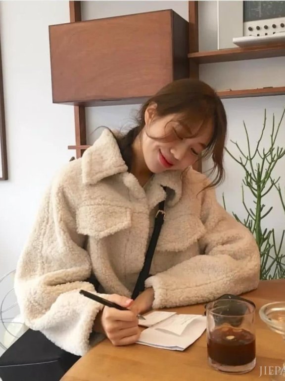 今年冬天流行“小姐姐风”,下面这些穿搭太适合亚洲妹子了!