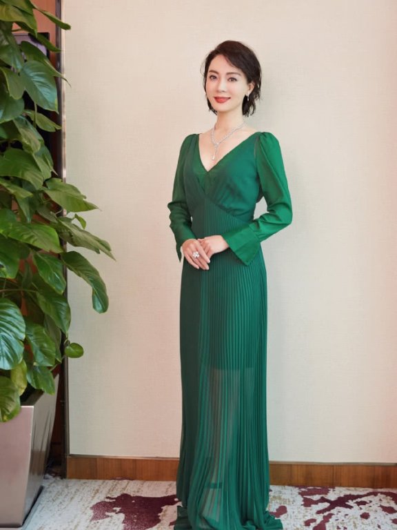 陈数剪摩卡波波头实力减龄,看起来如同20岁少女一样