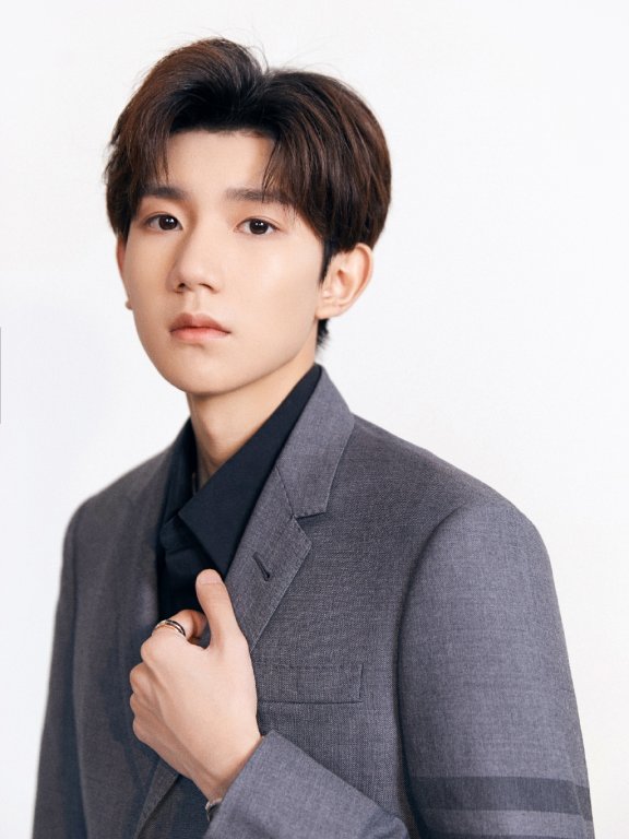 试试王源王凯的同款发型吧!潇洒又帅气