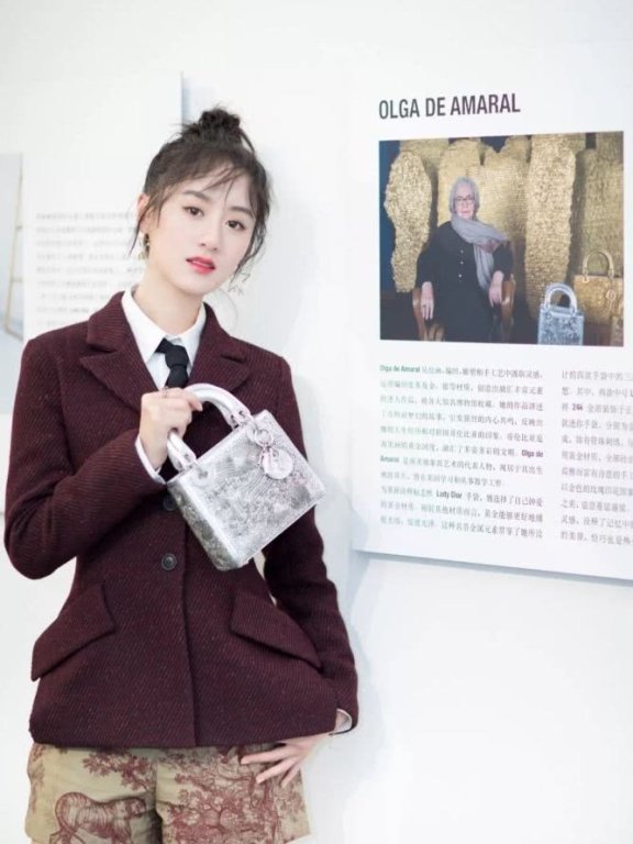 Dior年末放了两个大招,时尚女王们可别错过了