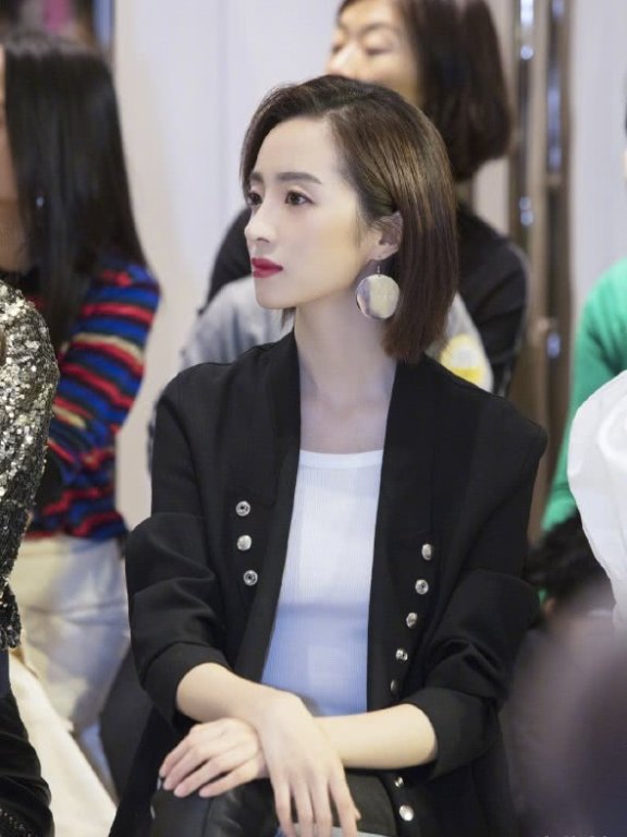 胡冰卿前面看是西装裤,后面看是牛仔裤,显瘦10斤