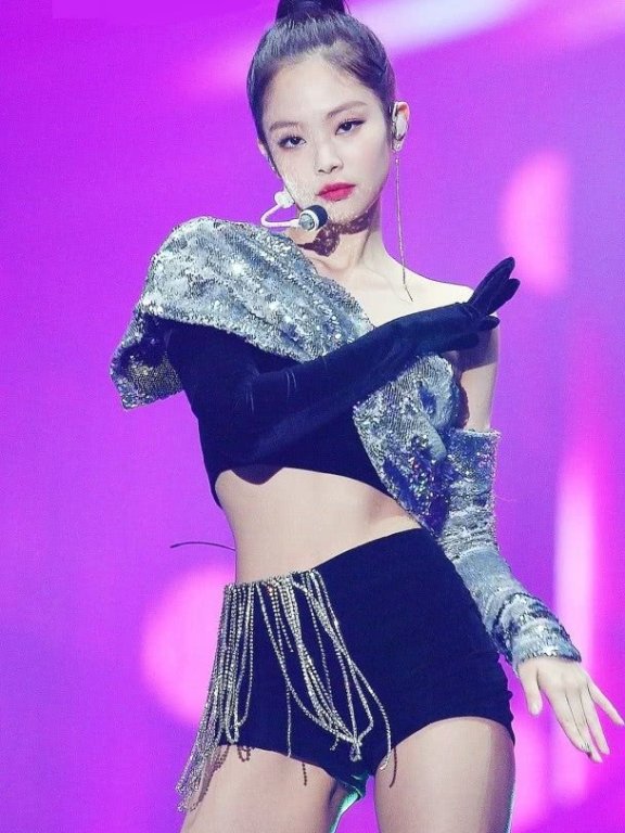 金智妮穿22cm裤子跳舞,火了“南瓜腿”