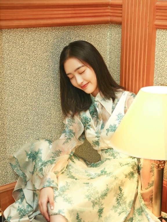 王俊凯剧中“前女友”邓恩熙,13岁被质疑像23,换上轻纱裙那一刻看着更成熟了