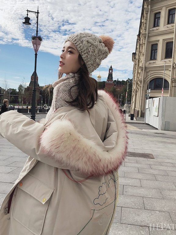 当羽绒服在冬季职场遇上了大衣,羽绒服就败了