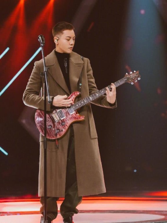 陈伟霆寸头造型燃爆现场!被网友盛赞像樱木花道?