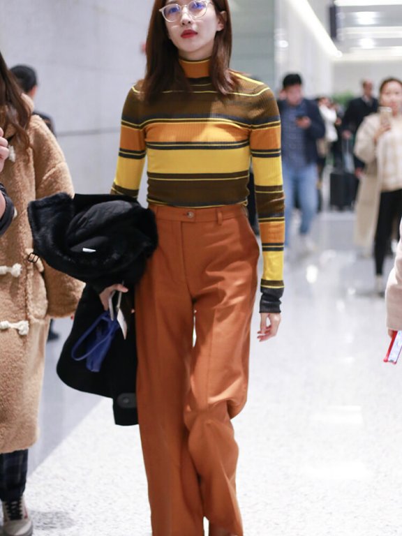 江疏影毛衣配阔脚裤,穿出1米8大长腿