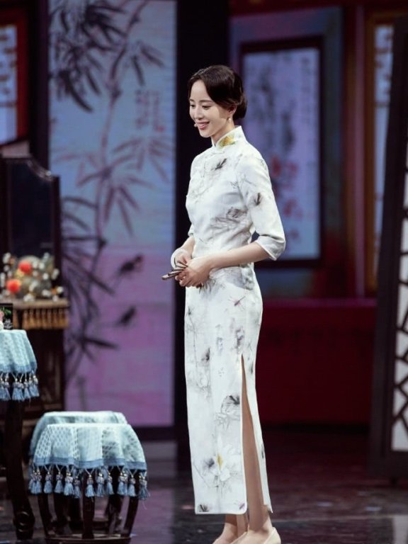 张钧甯终于穿旗袍了,《我就是演员》中白色旗袍唯美动人,真漂亮