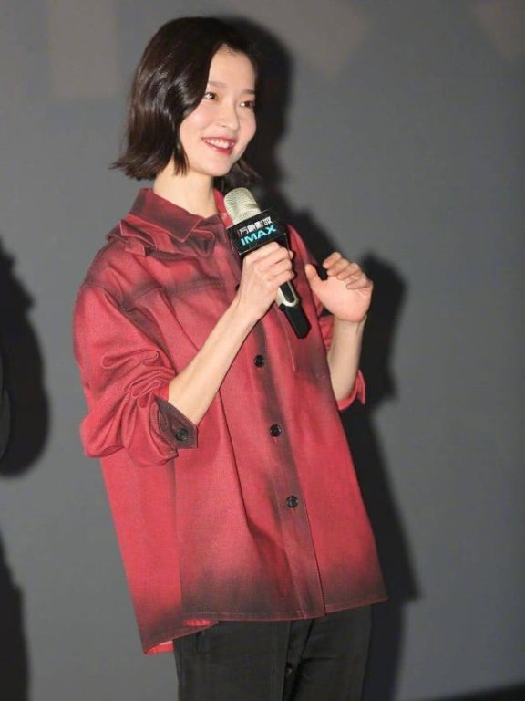 杜鹃穿着睡衣+“地摊裤”上台,一笑起来我恋爱了!
