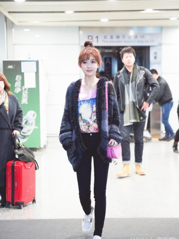 孟子义《将夜》里扮叶红鱼美丽动人,换现代装更显清纯俏皮