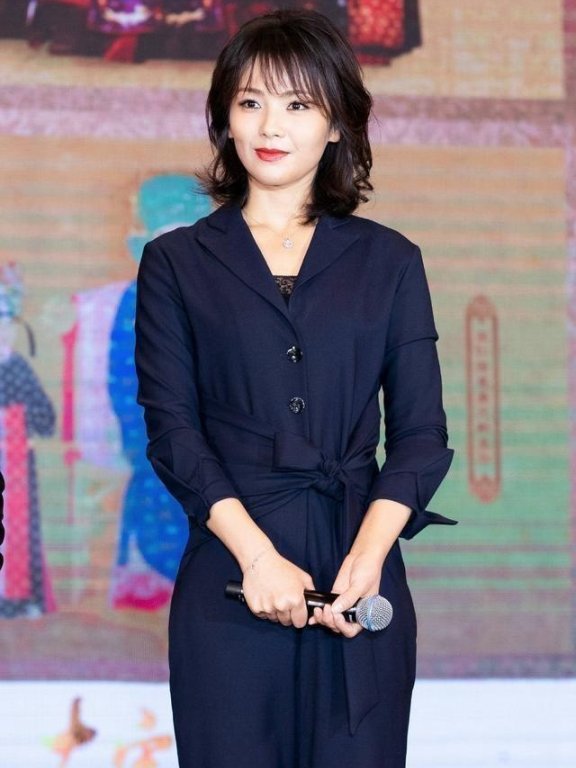 刘涛穿职业装太惊艳,见识了中年女性最顶级气质!