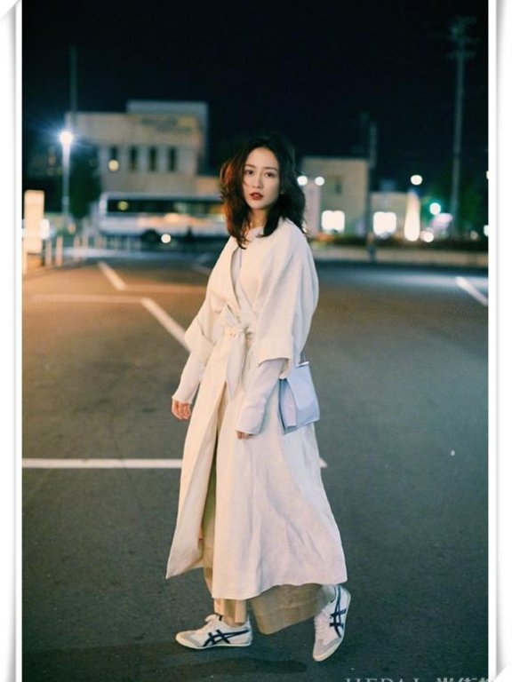 王鸥换新发型鱼尾包臂裙显女神身姿，御姐气质十足