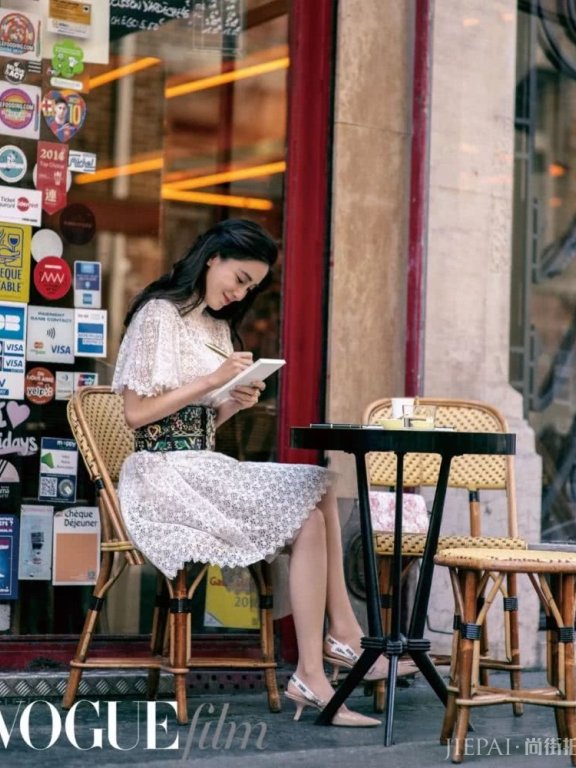 Angelababy演绎《巴黎奇遇》:陌生街头的柳暗花明