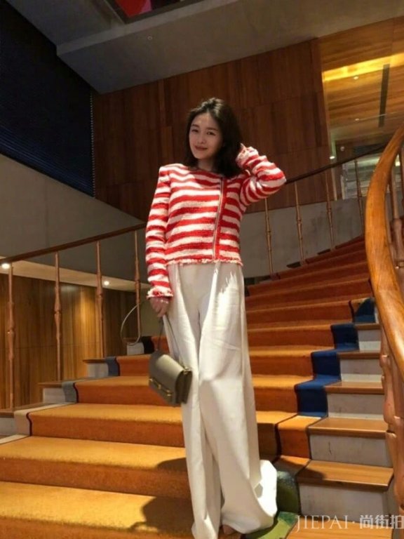 大S穿束腰裙大秀细腰,美到不敢认!