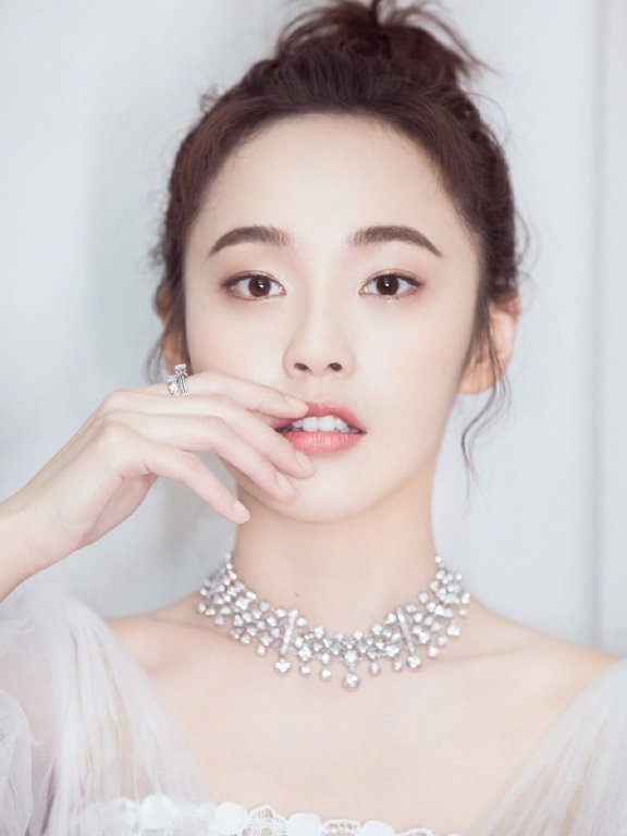 《如懿传》“巴林·湄若”的裙子真可爱,层层叠叠,像蛋糕一样!