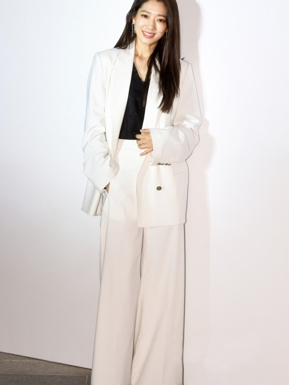 朴信惠新剧又瘦了!遮肉穿搭全靠它