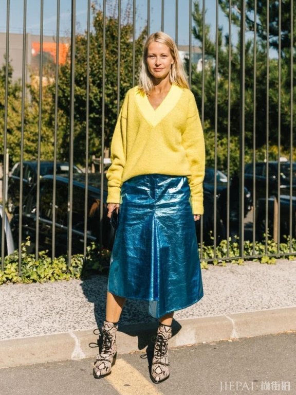 堪比瘦脸神器的V领毛衣,分分钟穿出你的天鹅颈