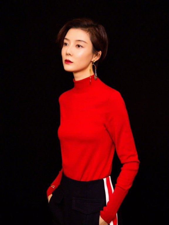车晓红衣优雅出镜 尽显成熟女人的魅力