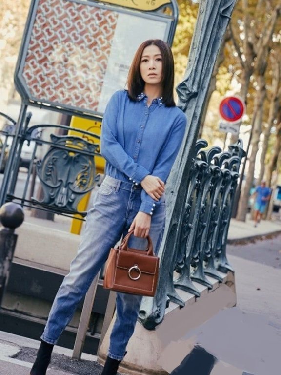 佘诗曼上半身很保暖,下半身2只“大辣椒”,却是湖南人的最爱!