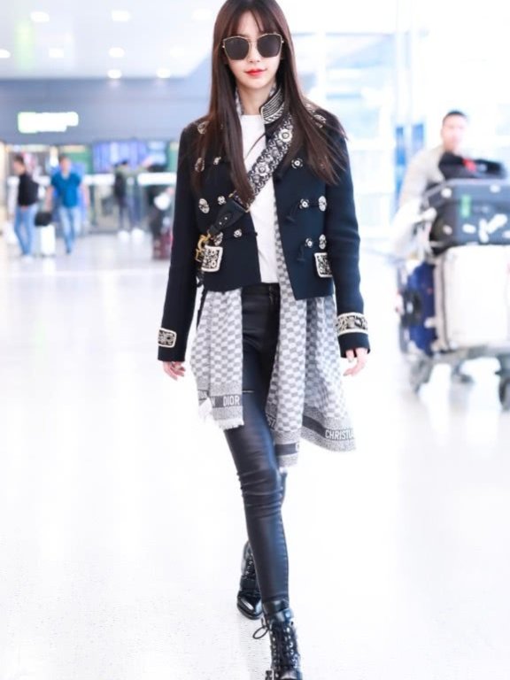 杨颖服饰搭配出众时尚！