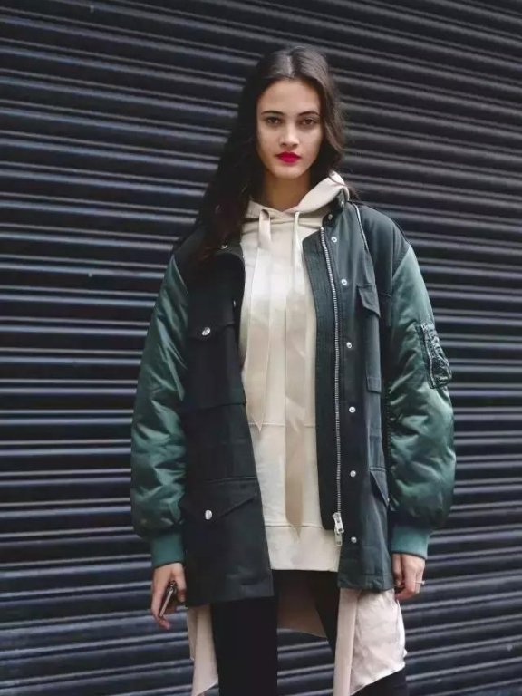 谁说卫衣只可以外穿?这么搭配真的美翻了!