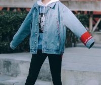 李婷婷把牛仔衣和黑裤穿出清新感!