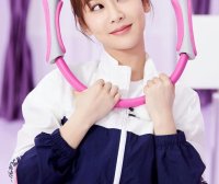 杨紫扎丸子穿运动衣也能可爱俏皮似少女