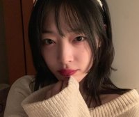 泫雅和雪莉放飞自我,一个饱受赞赏,另一个却备受苛责?