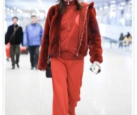 戚薇皮草配运动服混搭时尚穿出女王范