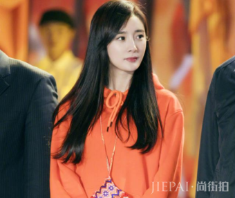 杨幂穿这么紧的皮裤都不贴身,不愧是“带货女王”