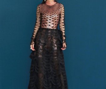 杨幂穿鱼鳞裙美成了美人鱼,优雅极了