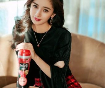 杨幂女神私服穿搭都高级,写真更是盛世美艳