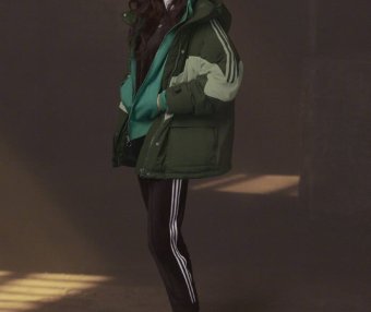 杨幂飘逸长发+瓜子脸精致爆了,真的美极了!