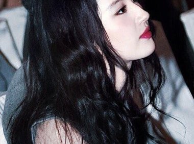 刘亦菲活动照，“蛋蛋卷”惊艳路人