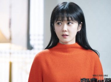 张娜拉微卷发更有女人味,美腻了