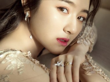 李兰迪精致妆容尽显甜美女神范儿,早该这样化妆了