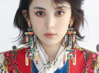 欧阳娜娜短发撞脸娜扎，想知道她发量回春的秘密