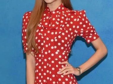 Lisa新发色实名认证“人间芭比”称号