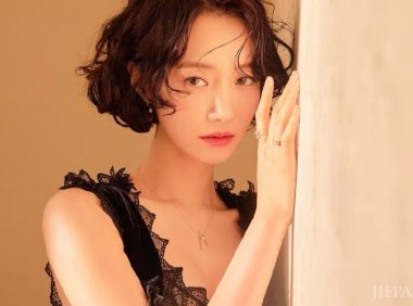 短发女性“高俊熙”换新造型，拥有天鹅颈就是任性