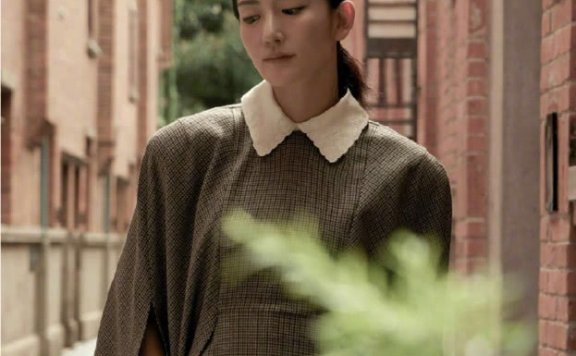 谢娜拍杂志“零眼妆”上阵 不过却P太过像蜡像