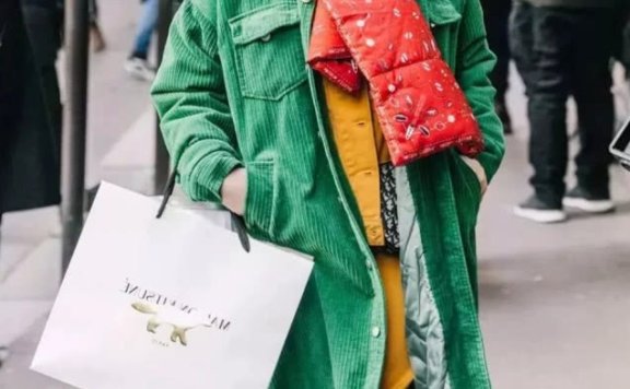 新年做个有态度的时髦精就穿灯芯绒！