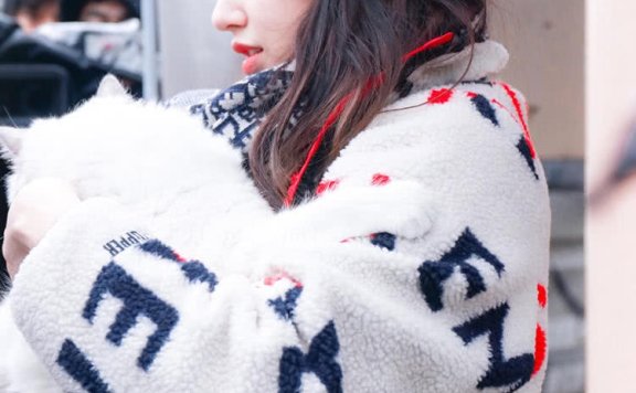 程潇换上贝雷帽依旧美成小仙女,发际线女孩学起来!