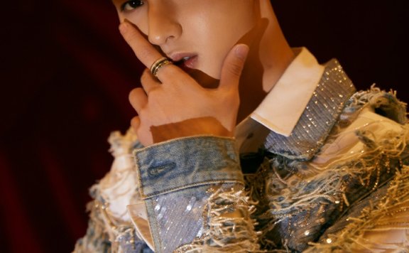 朱正廷2019秋冬男装Balmain大秀!