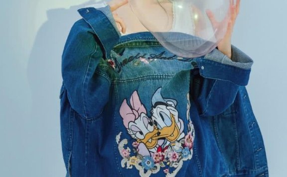 蒋梦婕毛衣半身裙配厚底鞋简直没法看