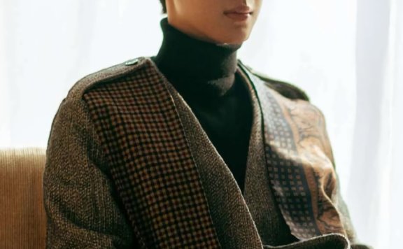 赖冠霖现身机场,鞋子很搭“羽绒服”,时髦了不止一点点!