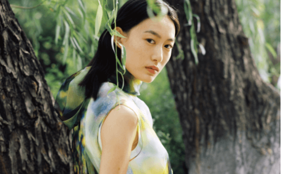 秦舒培携阿玛尼风光回归！这个女人到底有什么魅力能让浪子回头