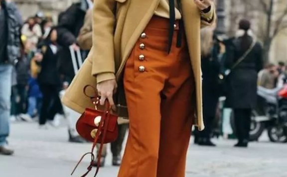 喇叭裤+高跟鞋,美得过分!