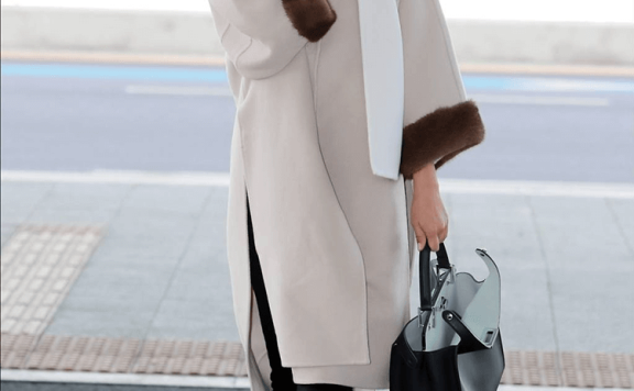 金喜善长裙卷发红唇尽显优雅气质