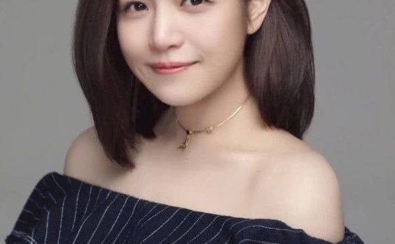 陈妍希一对小酒窝笑起来超级迷人,依然美若少女